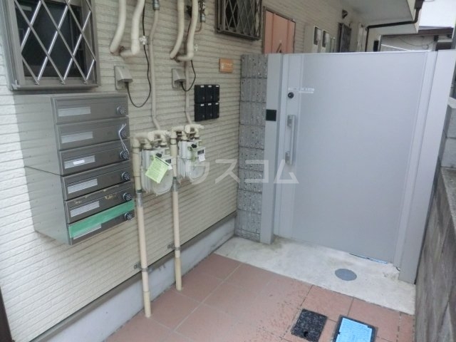 24/27 エントランス