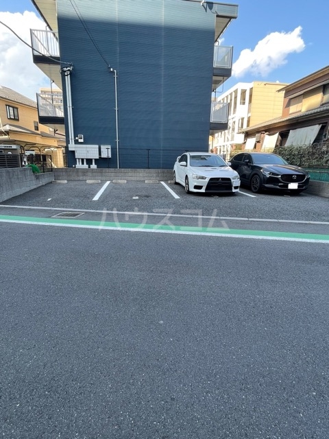 28/30 駐車場