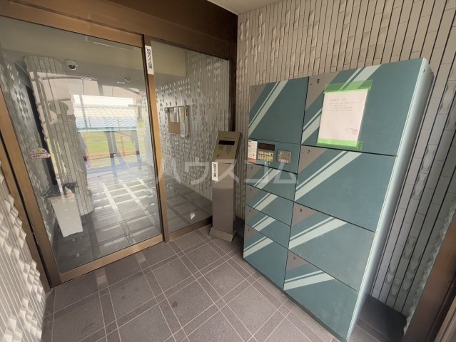 20/30 エントランス