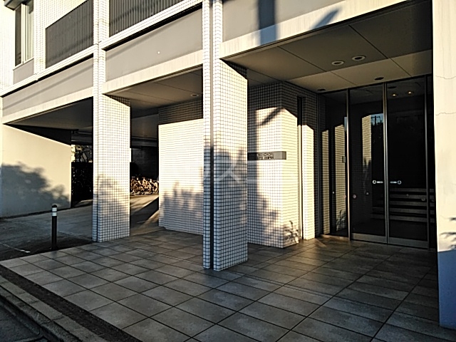 23/29 エントランス