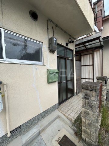 23/30 エントランス