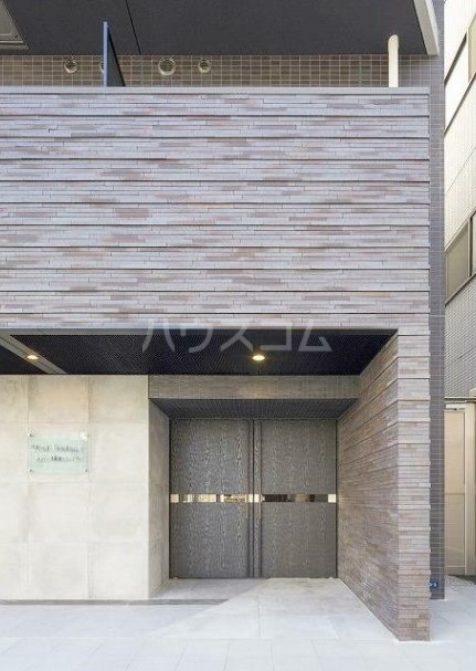 18/28 エントランス