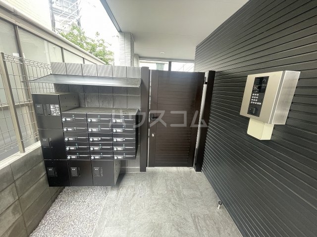 24/30 エントランス