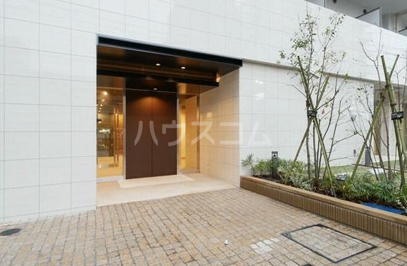 20/30 エントランス