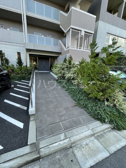 25/30 エントランス