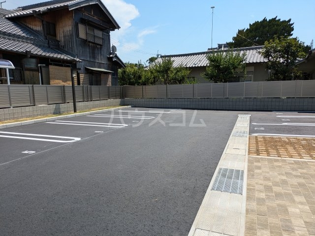 2/4 駐車場