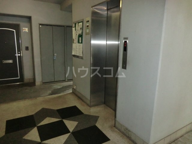 21/28 エントランス