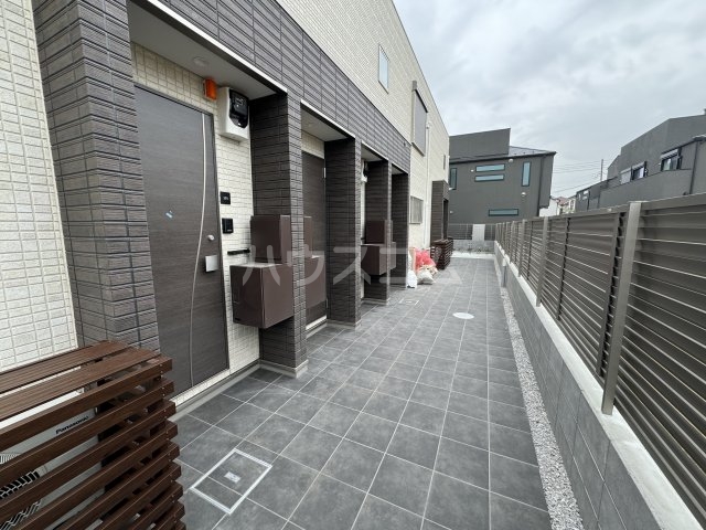 28/30 エントランス