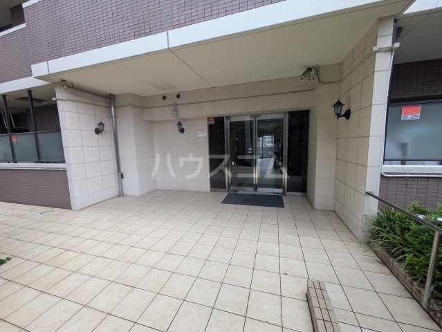 21/30 エントランス