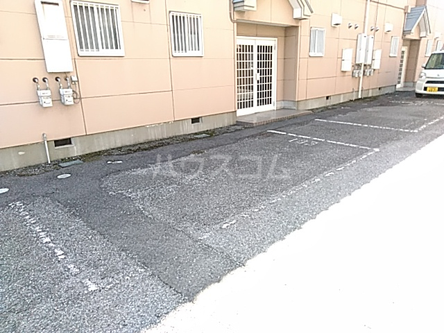 2/3 駐車場