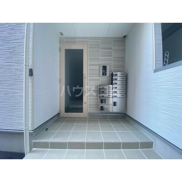 16/27 エントランス