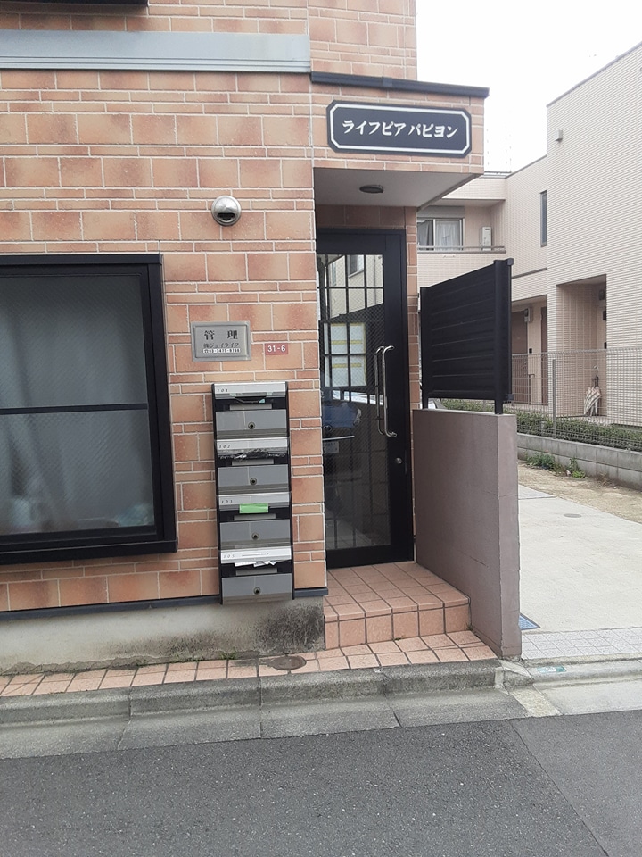 18/19 エントランス