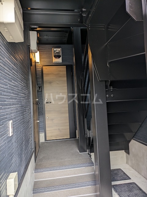 18/24 エントランス