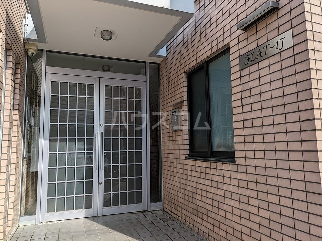 27/30 エントランス