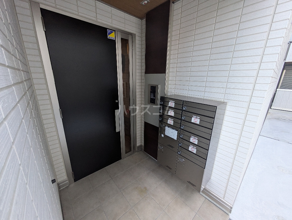 2/3 エントランス