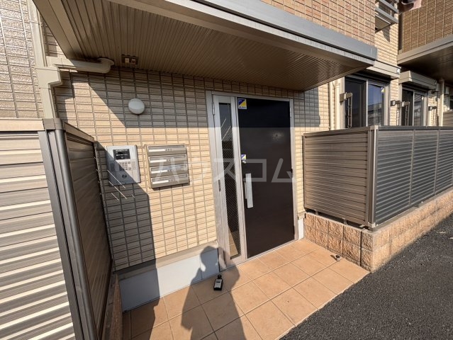 26/30 エントランス