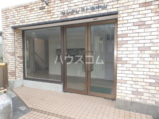 23/26 エントランス