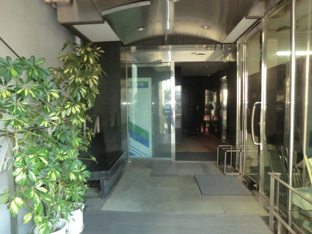 22/28 エントランス