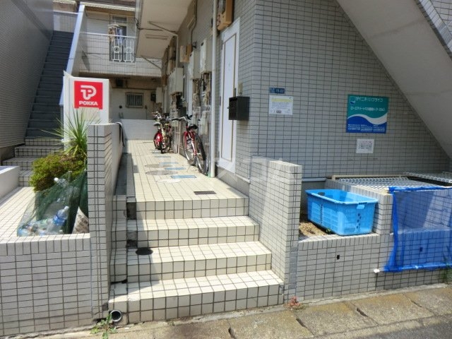 18/19 エントランス