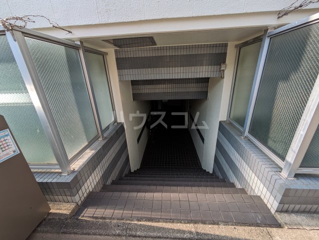 22/25 エントランス