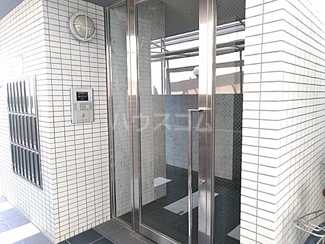 21/30 エントランス