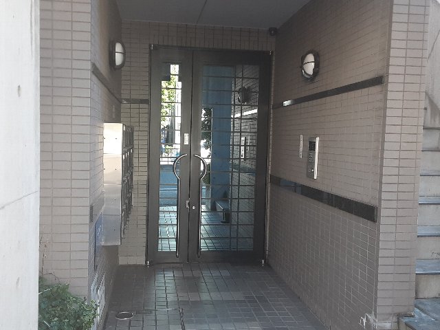 24/27 エントランス