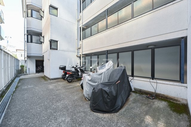 23/30 駐車場