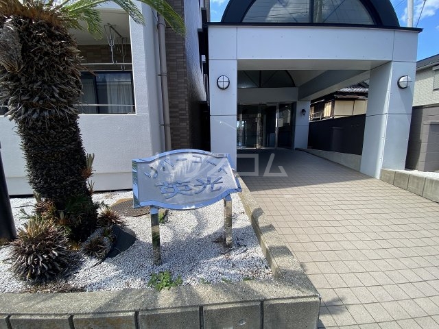 26/30 エントランス