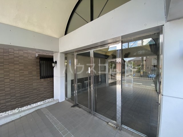 27/30 エントランス