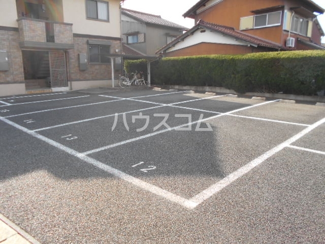 18/25 駐車場
