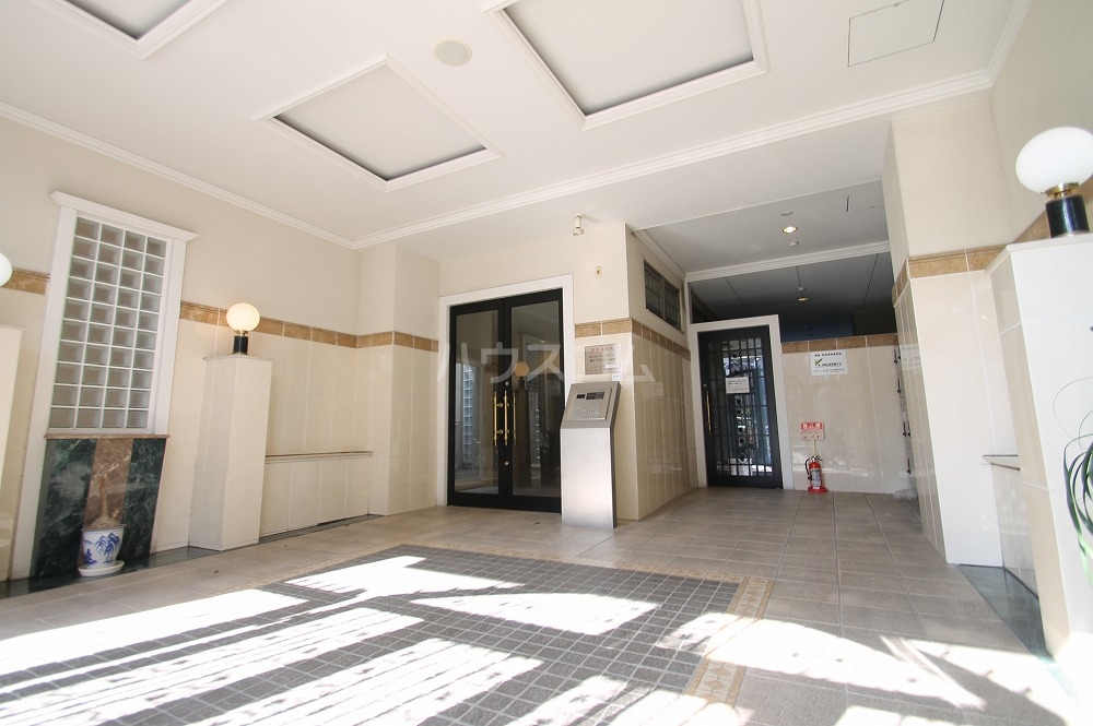 23/30 エントランス