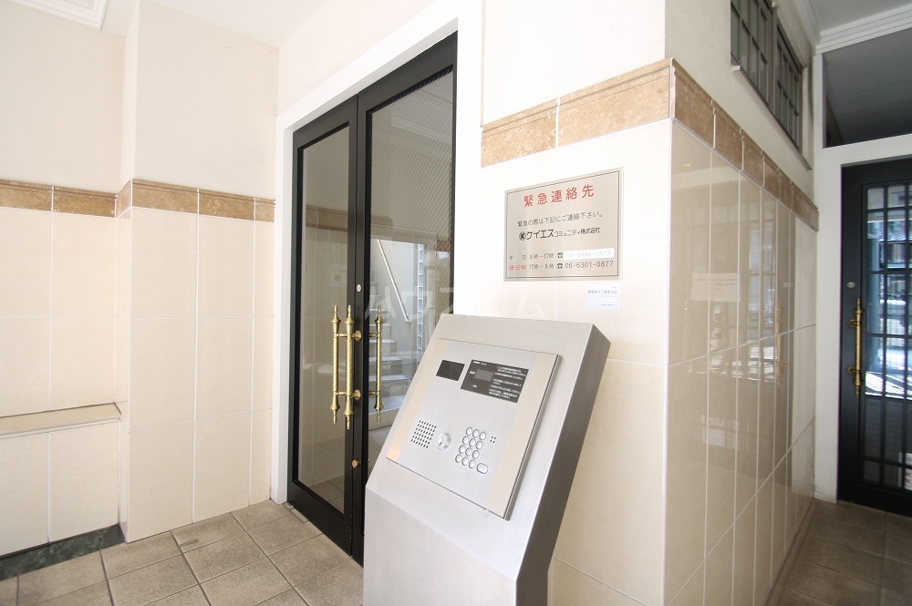 24/30 エントランス