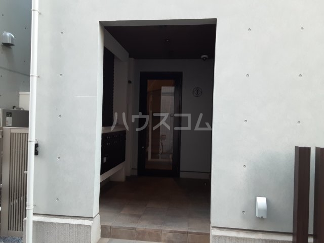 26/30 エントランス