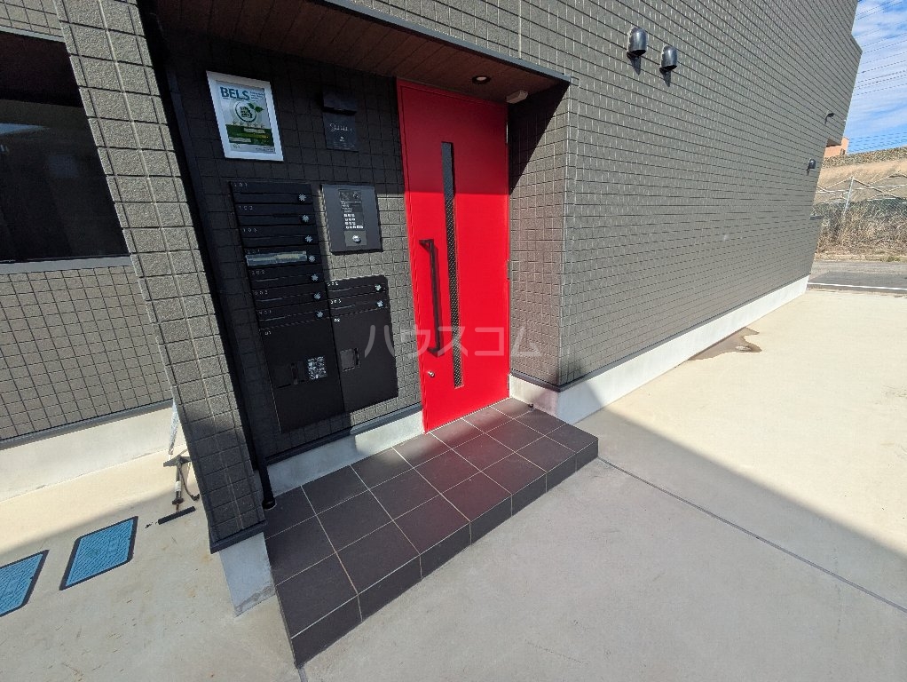 23/30 エントランス