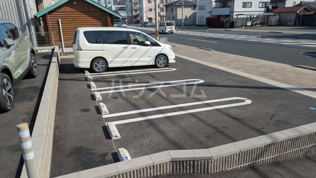 19/28 駐車場
