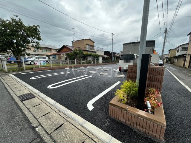 27/30 駐車場
