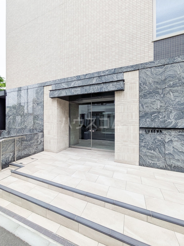 20/30 エントランス