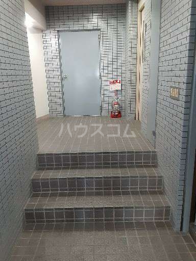 21/25 エントランス