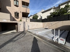 26/30 駐車場