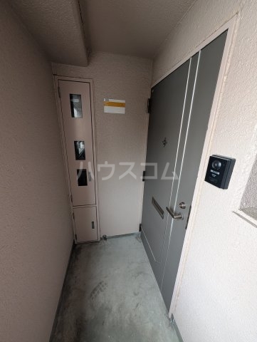 16/30 玄関