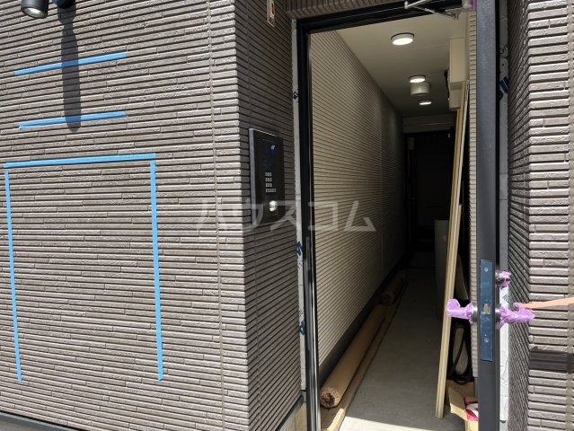 23/30 エントランス