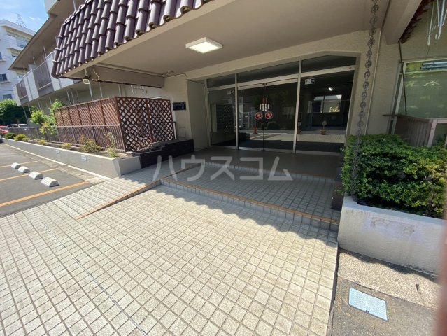 27/30 エントランス