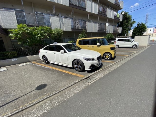 28/30 駐車場