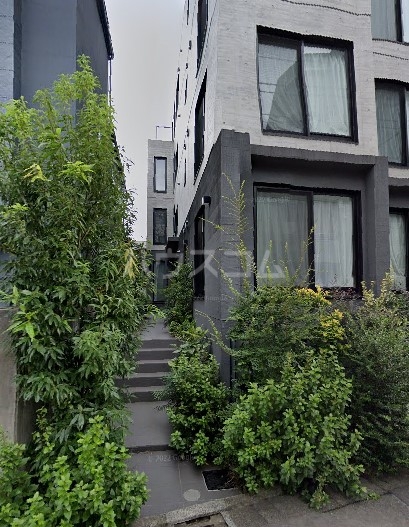 16/19 エントランス