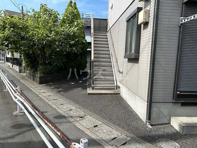 26/28 エントランス