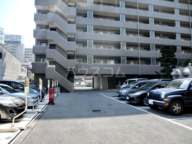 28/30 駐車場