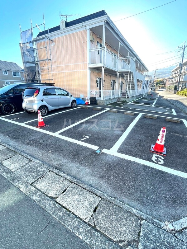 25/28 駐車場