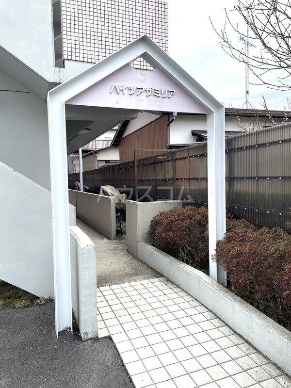 27/30 エントランス