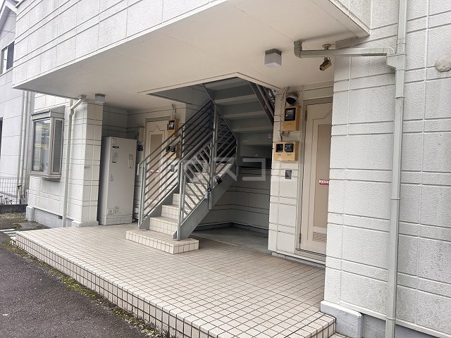 28/30 エントランス