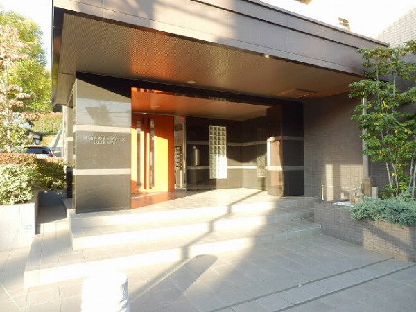 23/30 エントランス